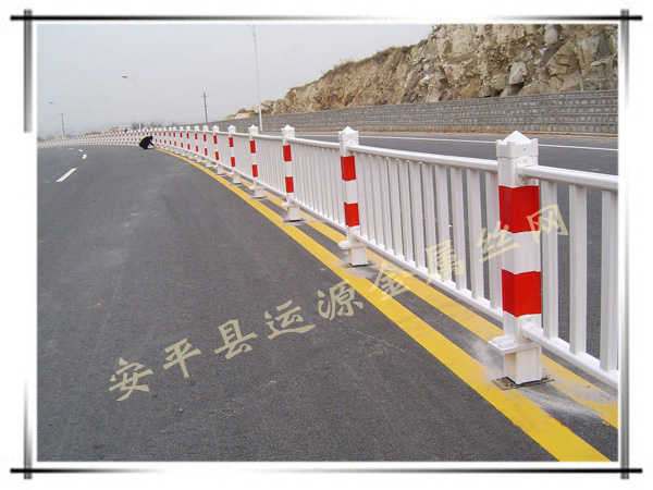 道路交通護(hù)欄